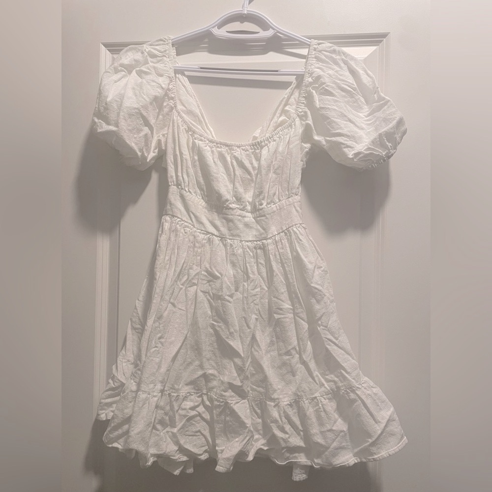 🌊👙☀️🕶️ Elegant White Puff Sleeve Sun Dress